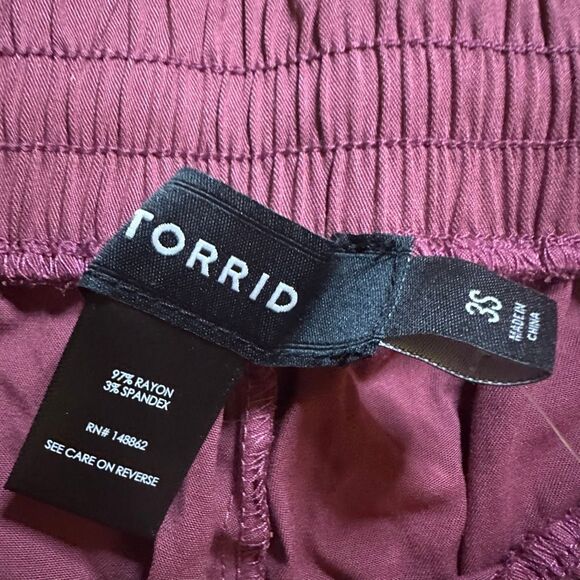NWT Torrid Relaxed Fit jogger maroon 3 short - Picture 3 of 7